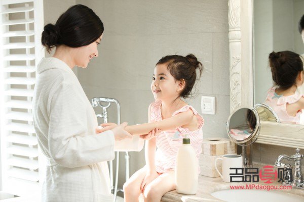 <h3>宝宝身体护理全攻略：呵护嫩滑肌肤，助力健康成长</h3>