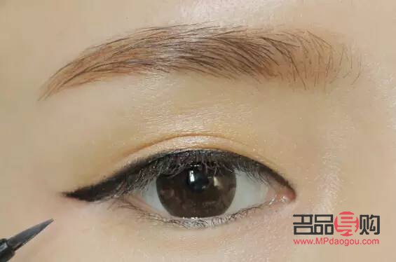 <h3>探索多彩眼型世界——各种迷人眼型图片大赏</h3>