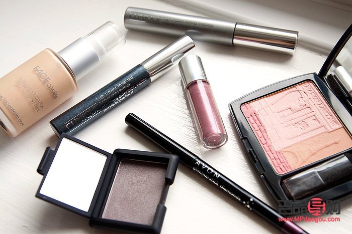 <h3>彩妆播讲指南:如何专业展示彩妆魅力</h3> <h3>彩妆播讲指南:如何专业展示彩妆魅力</h3>