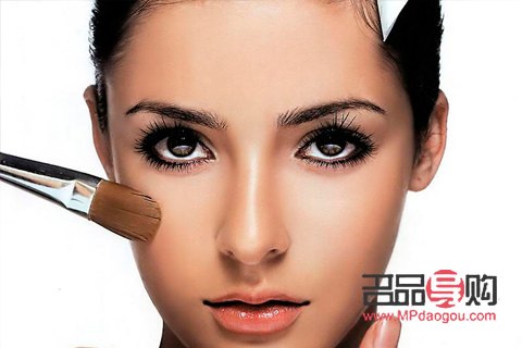 <h3>彩妆播讲指南:如何专业展示彩妆魅力</h3> <h3>彩妆播讲指南:如何专业展示彩妆魅力</h3>