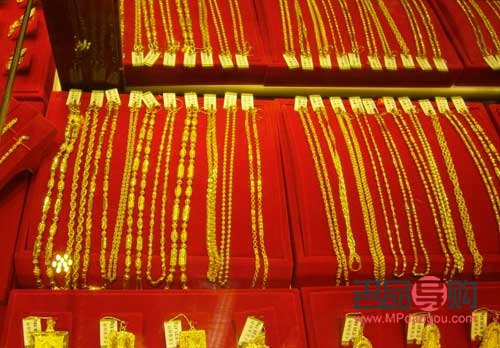 各个金店金价(各个金店金价为什么差距这么大)