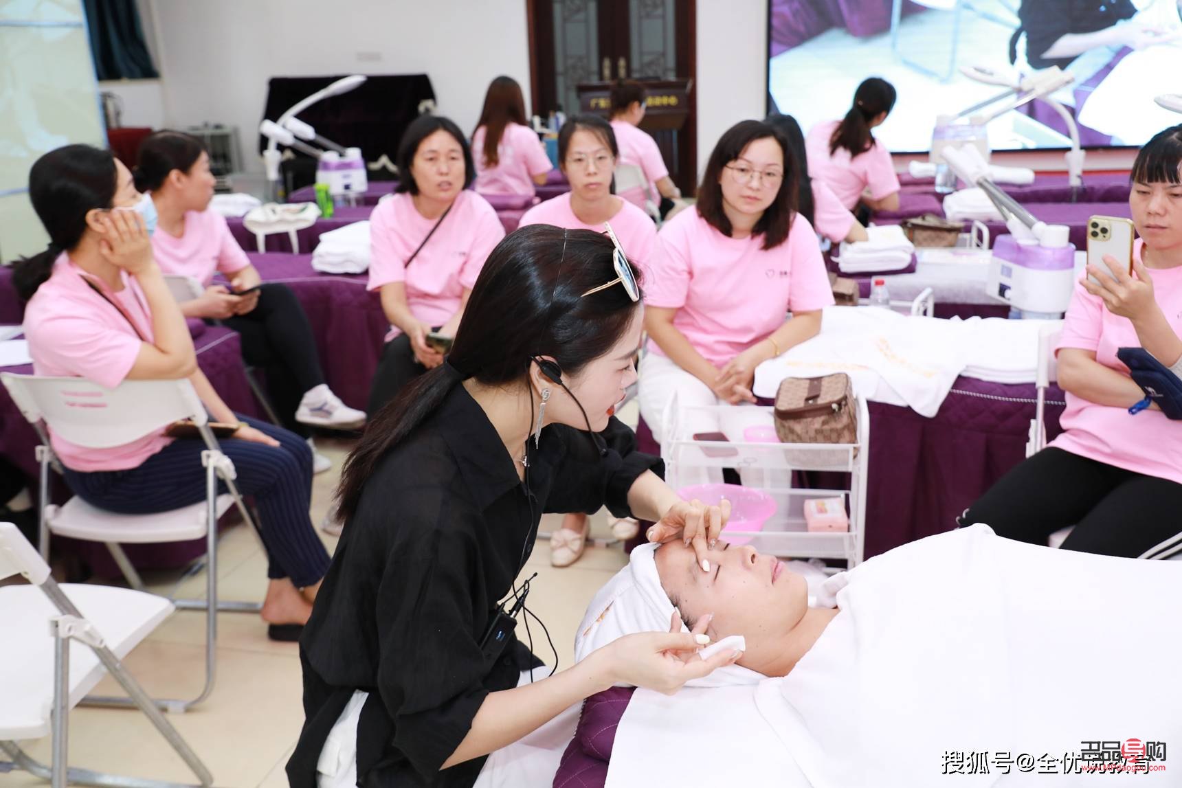 美容师证去哪里考(美容师证去哪里考?)