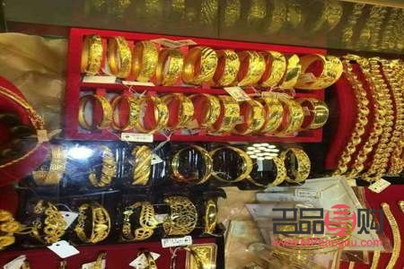 当黄金是去当铺还是金店？一篇详解指南