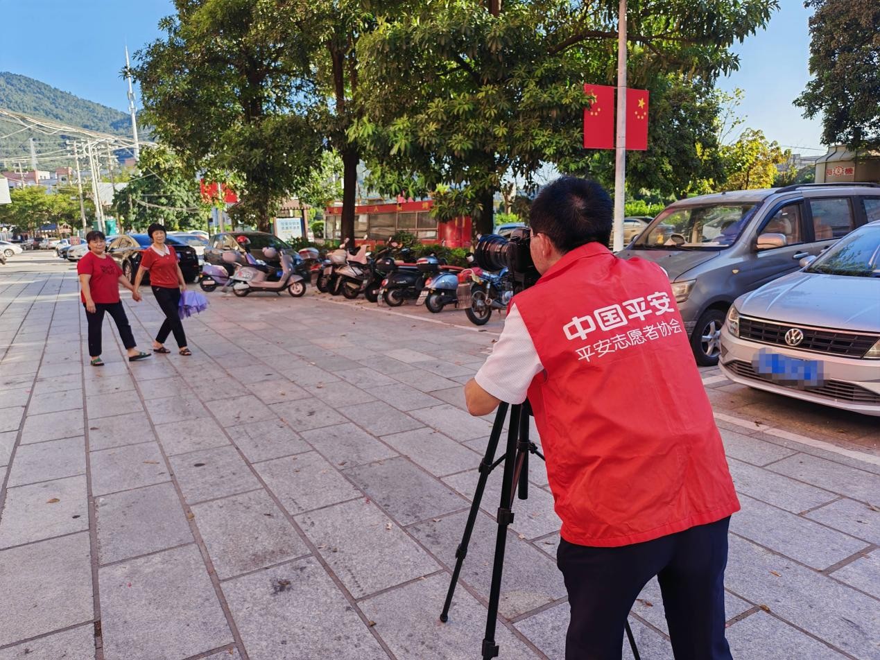 平安产险泉州中心支公司：定格山村团圆时  光影传递平安情