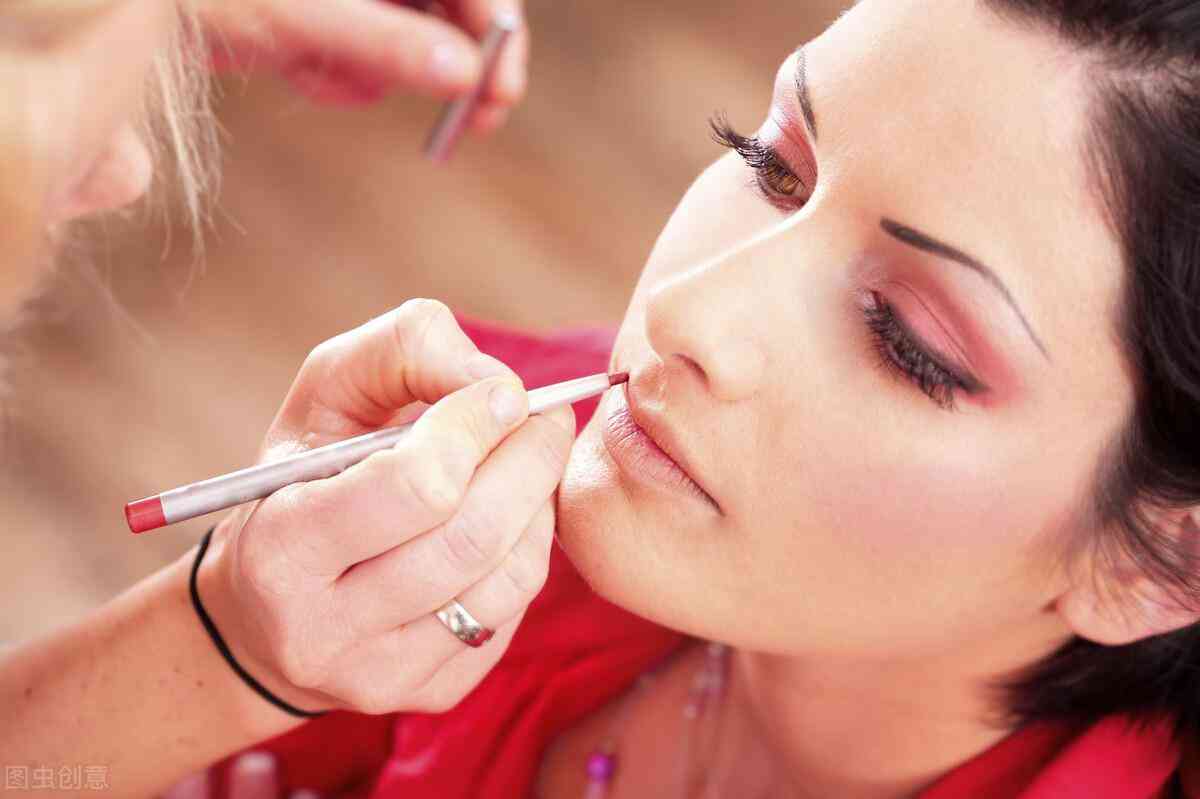 素颜霜是护肤品还是化妆品(素颜霜是护肤品还是彩妆)