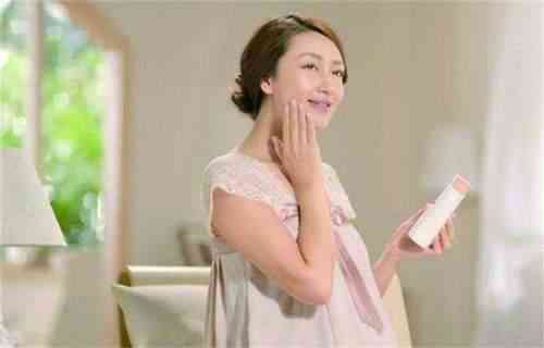 孕妇可以化用化妆品化妆吗(孕妇可以化用化妆品化妆吗有影响吗)