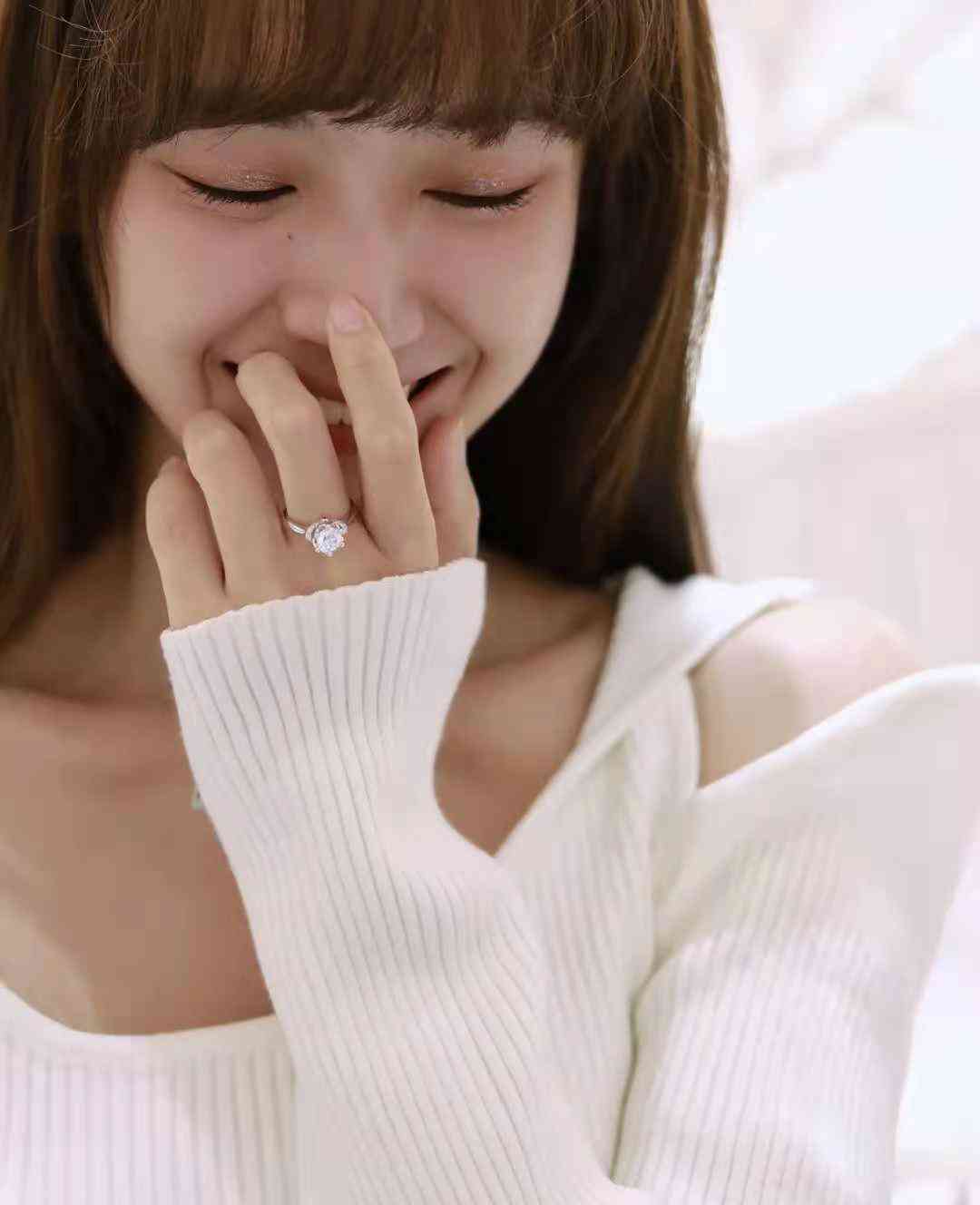 女士婚戒戴哪个手(女士婚戒应该戴哪只手)