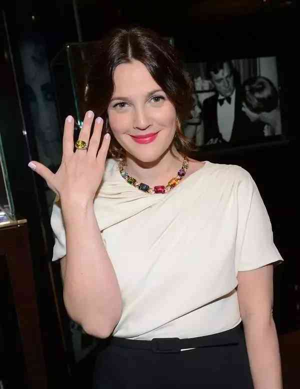 黄水晶和金发晶哪个招财更好(黄水晶好还是金发晶好)