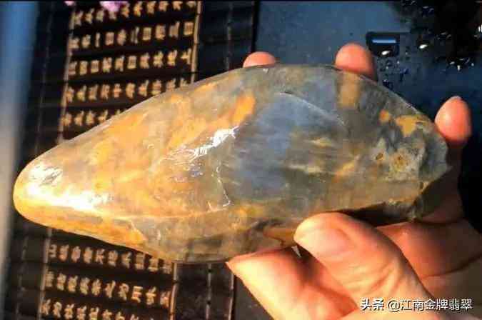 翡翠原石怎么切割(翡翠原石怎么切割出来)