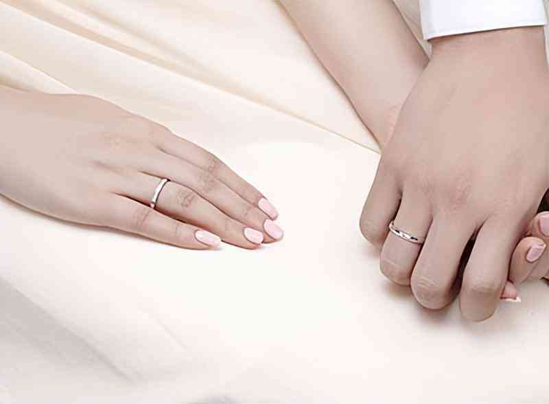 热恋戒指戴哪个手指(热恋戒指戴哪个手指头)