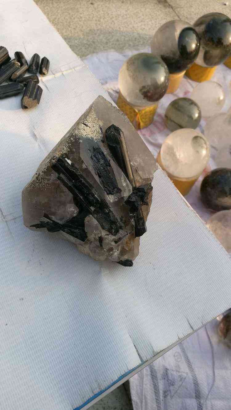 红碧玺多少钱一克(红碧玺多少钱一克拉)