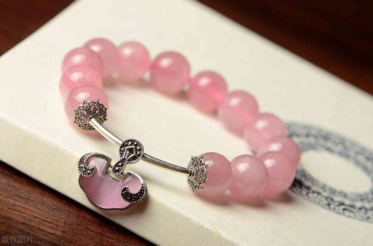 玛瑙手镯怎么鉴别真假(玛瑙珠子怎么鉴别真假)