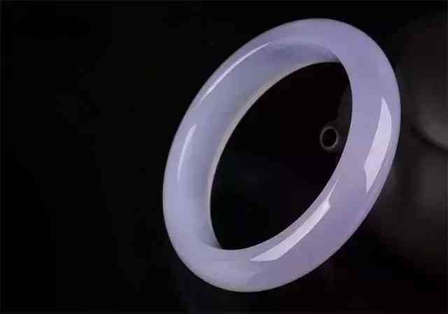 蛇纹石玉手镯值钱吗(蛇纹石玉手镯价格大概)