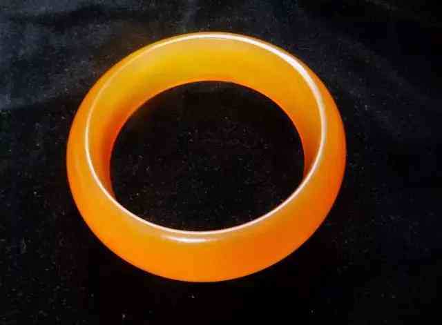 金丝玉手镯(金丝玉手镯价格大概多少)