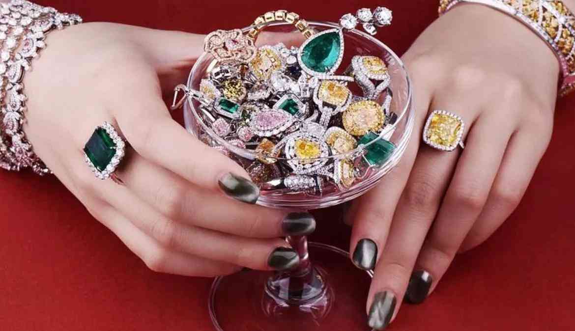 宝石和钻石哪个贵(钻石和宝石哪个更值钱)