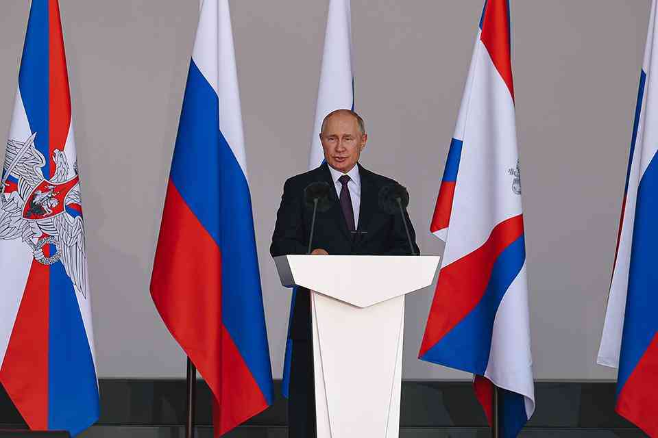 锆石是什么材质的(锆石的类型)