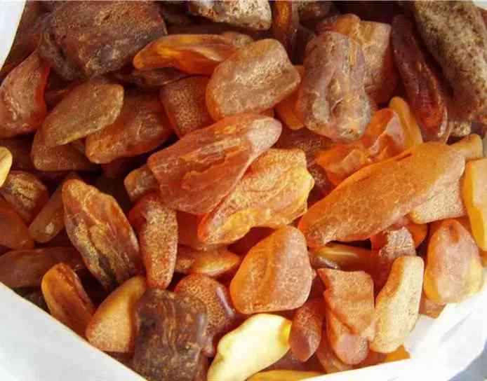 琥珀原石怎么看真假(网上的琥珀原石是真的吗)