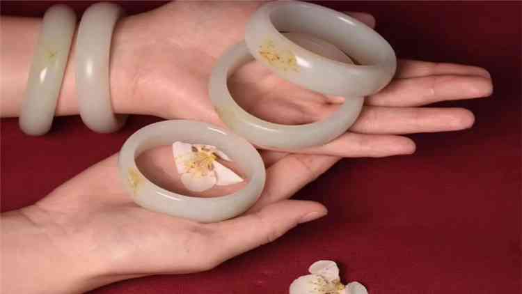 翡翠玉镯品牌哪个牌子好(翡翠镯子哪个牌子好)