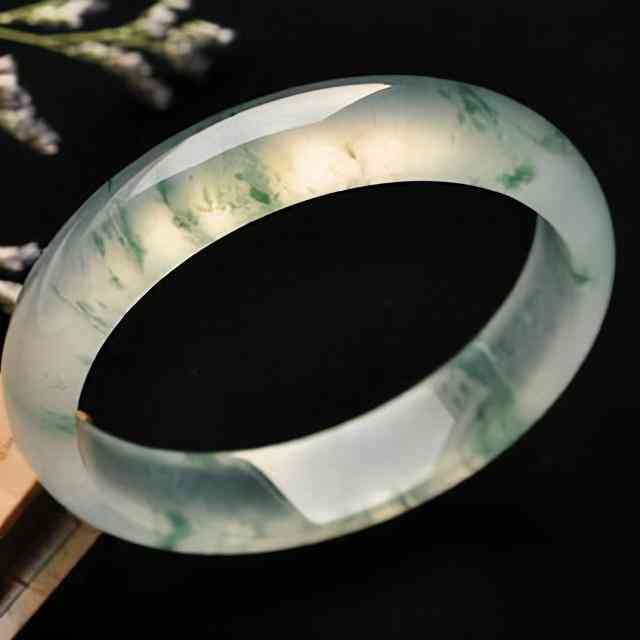 翡翠怎么查价格是多少(翡翠怎么查价格是多少钱一克)