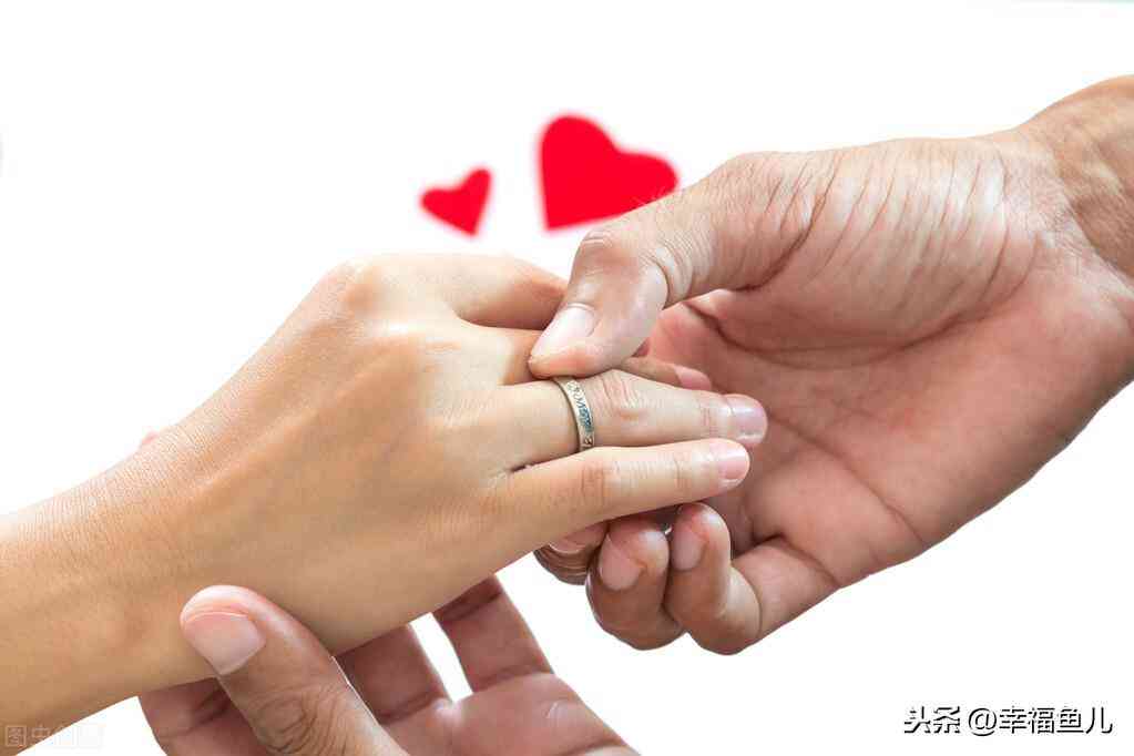 手指戴戒指的寓意(男人手指戴戒指的寓意)