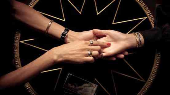 男人单身戒指戴哪个手(男人单身戒指戴哪个手上)