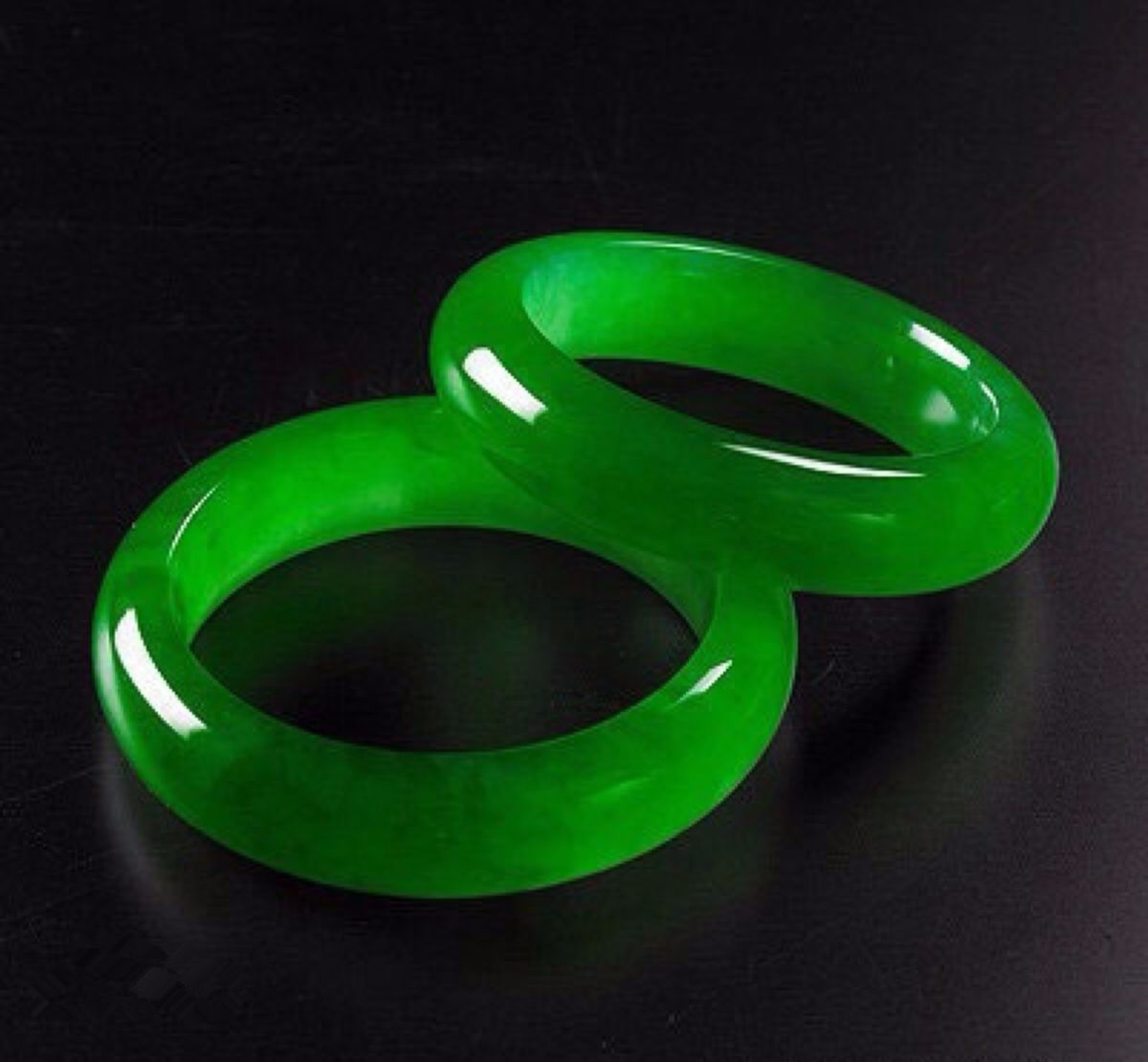 关于翡翠手镯知识(关于翡翠手镯知识讲解)