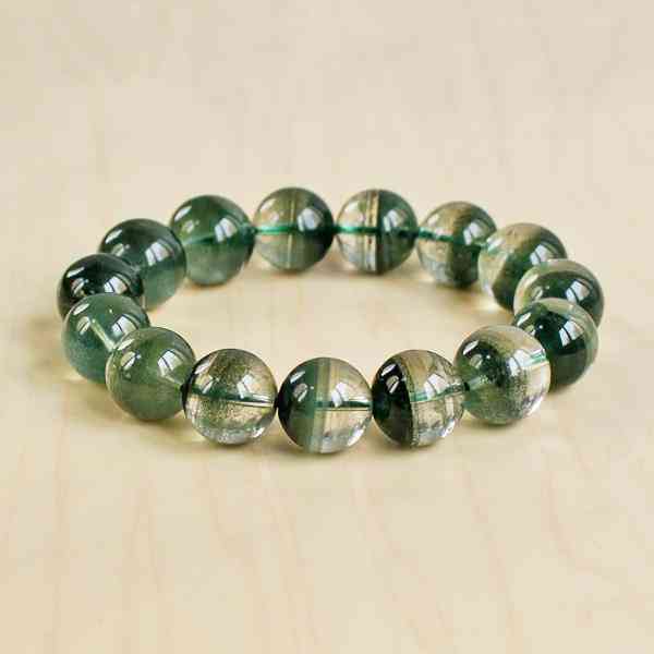 绿幽灵水晶手串的功效与禁忌(绿幽灵手串有什么功效)