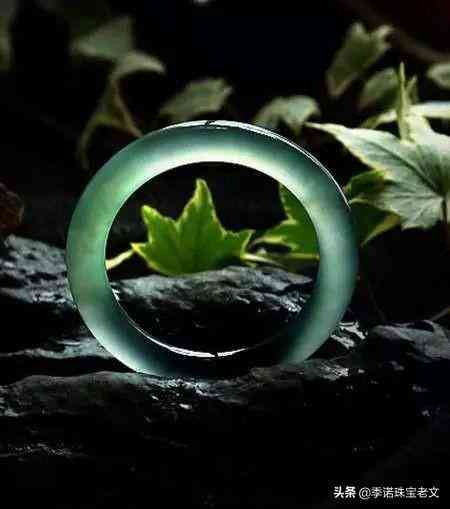 翡翠原石价格多少钱一克(翡翠原石价格多少钱一克)