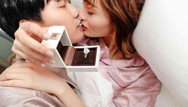 定制戒指一生一枚(定制戒指一生一枚大概多少钱啊)