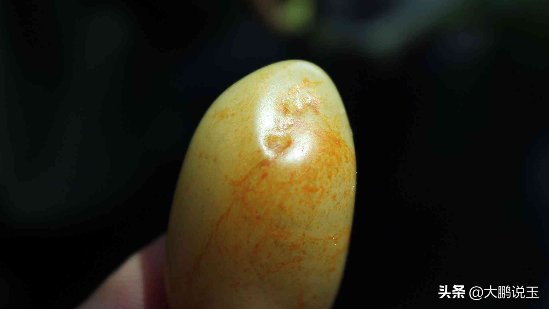 和田玉籽料毛孔鉴别(有毛孔的和田玉是什么料)