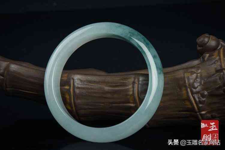 玉镯带左手还是右手(玉镯带左手还是右手女人)