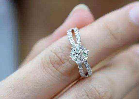 1万元钻戒能典当多少钱(15000元的钻戒能典当)