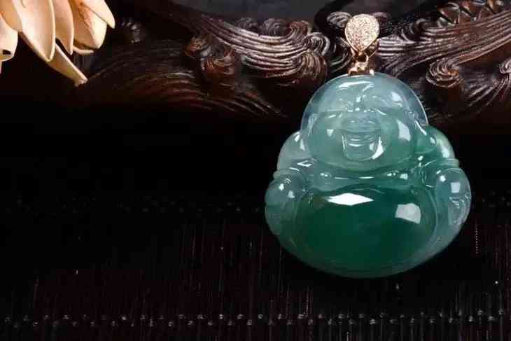 翡翠佛公什么颜色最好(翡翠佛公什么颜色最好图片)