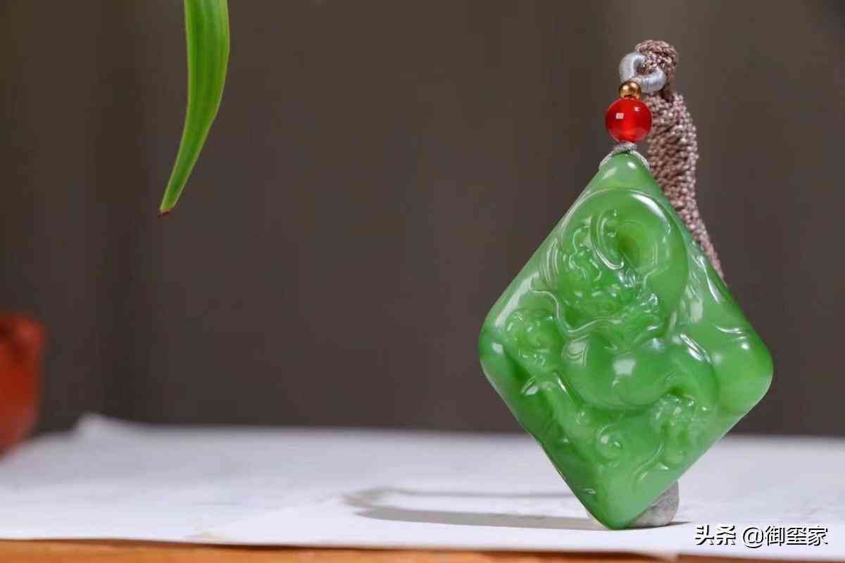 和田玉和翡翠哪个更贵更有价值(和田玉和翡翠哪个好,有什么区别)