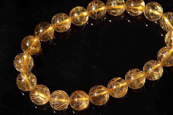 发晶的功效与作用寓意(发晶有什么功效和作用有)