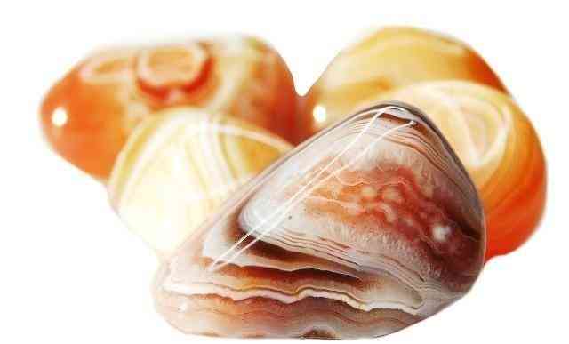 玛瑙什么颜色最贵(盐源玛瑙什么颜色最贵)