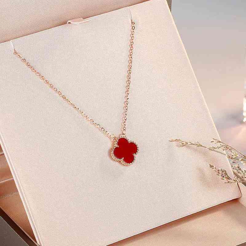 四叶草项链寓意(白色四叶草项链寓意)