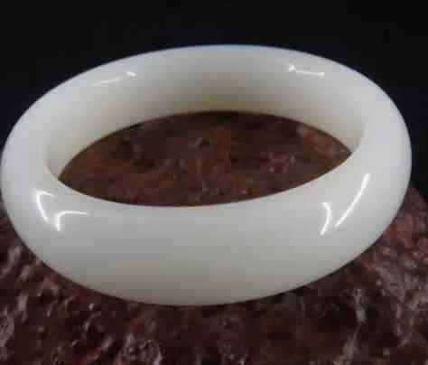 合成的和田玉怎样区分(人工合成和田玉与天然玉的分别)