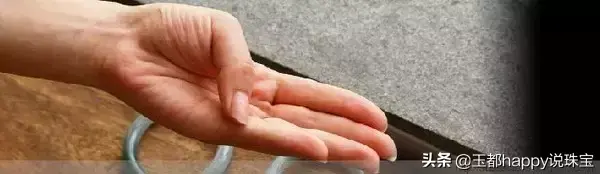 翡翠手镯尺寸测量方法(翡翠手镯的尺寸怎么测量)