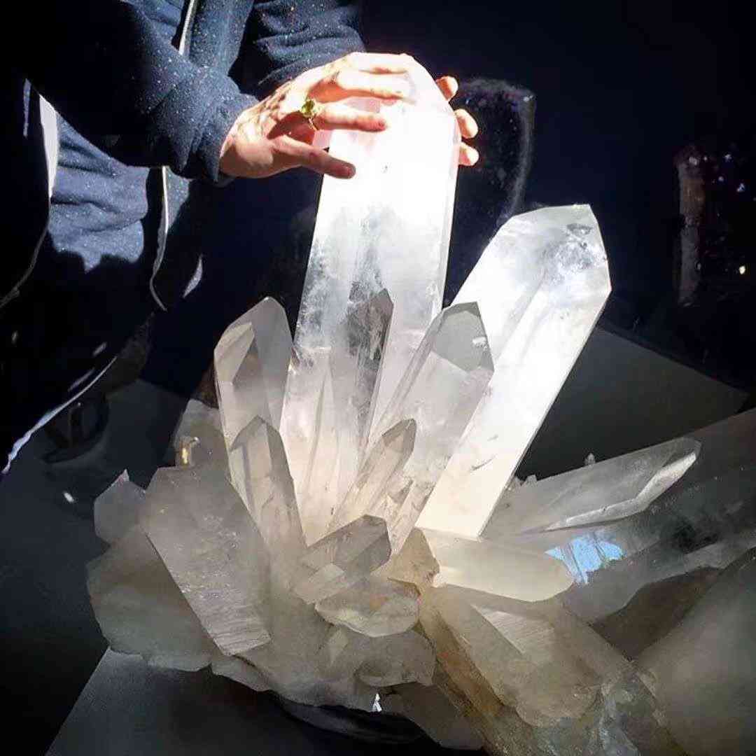 各种水晶的功效与作用(水晶的作用和功效)