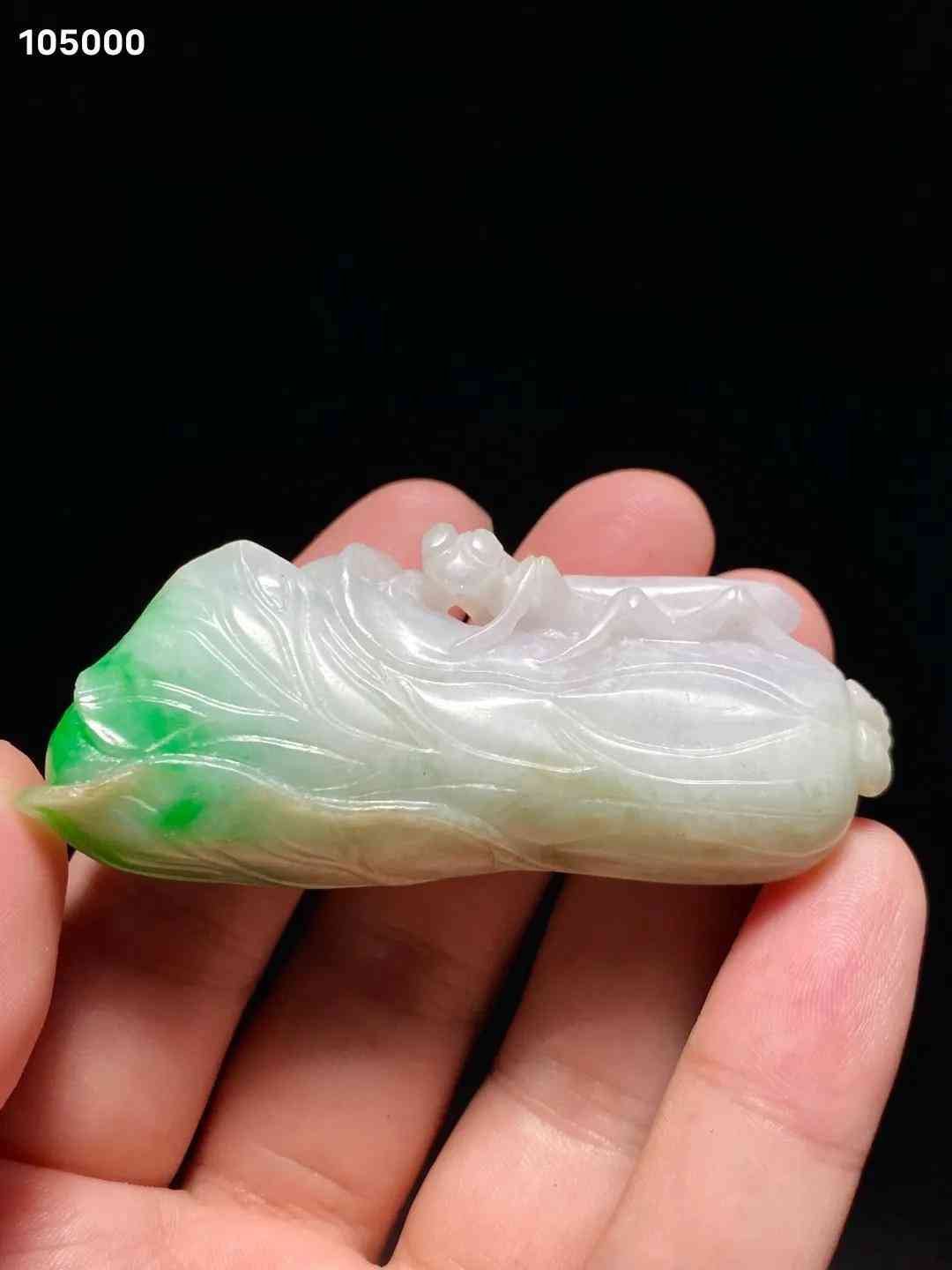 翡翠白菜吊坠(翡翠白菜吊坠价格)