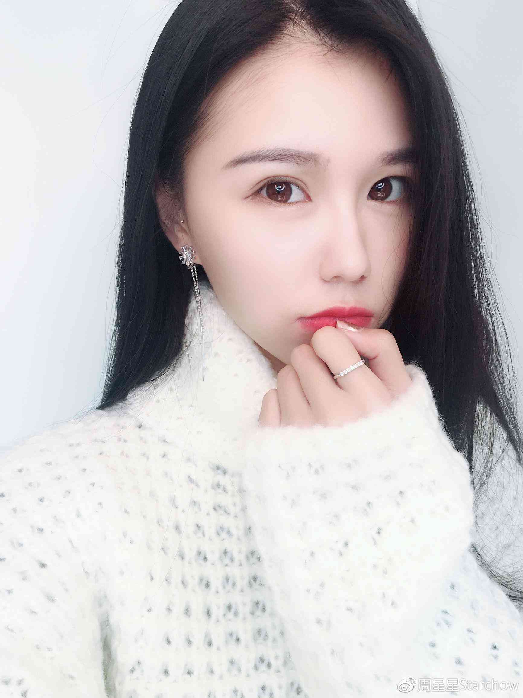 小指戴戒指(小指戴戒指是什么意思女生)插图1