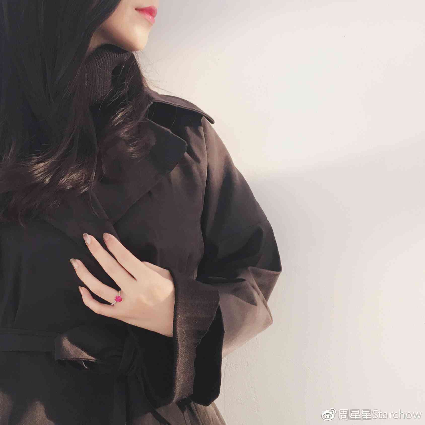 小指戴戒指(小指戴戒指是什么意思女生)插图3