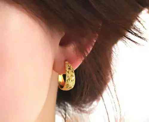 金耳环一般多少克(金耳环多少钱一克)