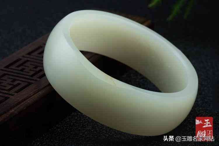 和田玉镯子价格(新疆和田玉镯子价格)插图1 和田玉镯子价格(新疆和田玉镯子价格)插图1