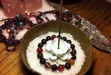 五大宝石不需要消磁(不消磁的水晶手链戴着会怎样)插图4 五大宝石不需要消磁(不消磁的水晶手链戴着会怎样)插图4