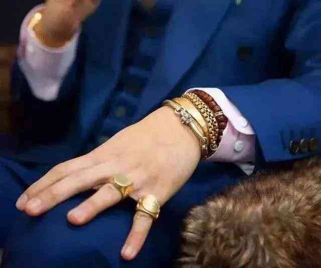 男士戒指怎么戴才正确(男士戒指怎么戴才正确图片)插图2