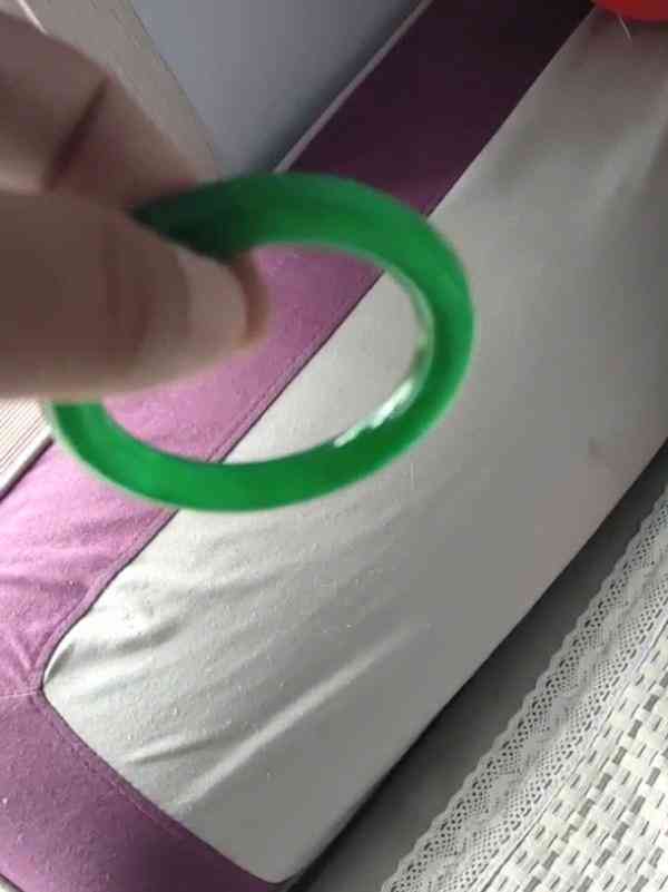 翡翠a货怎么鉴定真假(翡翠鉴别最简单方法水泡)插图2