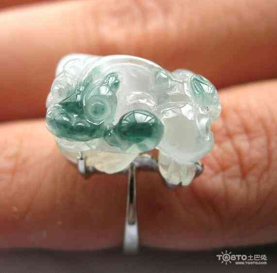 貔貅的佩戴方法头朝向(貔貅佩戴时头朝上还是朝下)插图3 貔貅的佩戴方法头朝向(貔貅佩戴时头朝上还是朝下)插图3