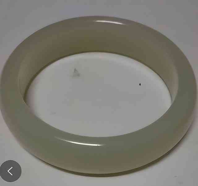 白玉手镯价位(白玉手镯为什么便宜)